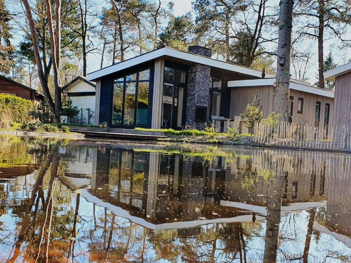 Cozy Chalet With A Jetty Nearby De Veluwe Villa Hoenderloo Luaran gambar